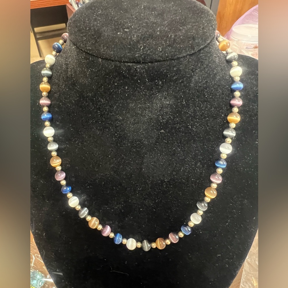 Beautiful tigers eye multi colored 8” necklace